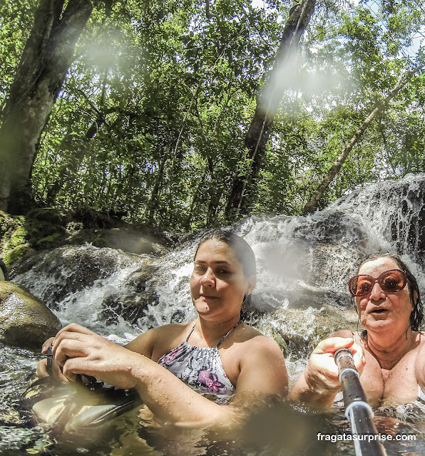 Banho de cachoeira na Estância Mimosa em Bonito