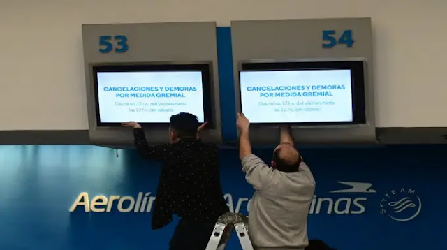 La medida de fuerza convocada por la CGT para este miércoles afecta gravemente al transporte aéreo en todo el país. Aerolíneas Argentinas ya confirmó más de 270 vuelos cancelados o reprogramados, y hay demoras en vuelos internacionales.