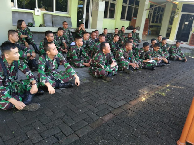 ANGGOTA TNI  KESDAM XIII DAN RUMKIT TK. II ROBERT WOLTER MONGISIDI GELAR LATIHAN ILMU MEDAN   PADA LATORSAR UMUM