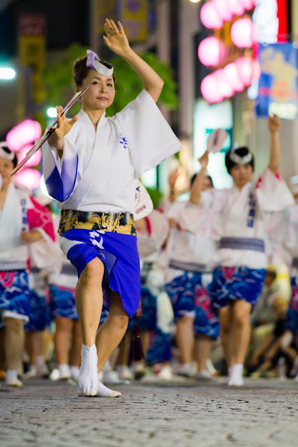 三鷹阿波踊り はな親連の女性の男踊り