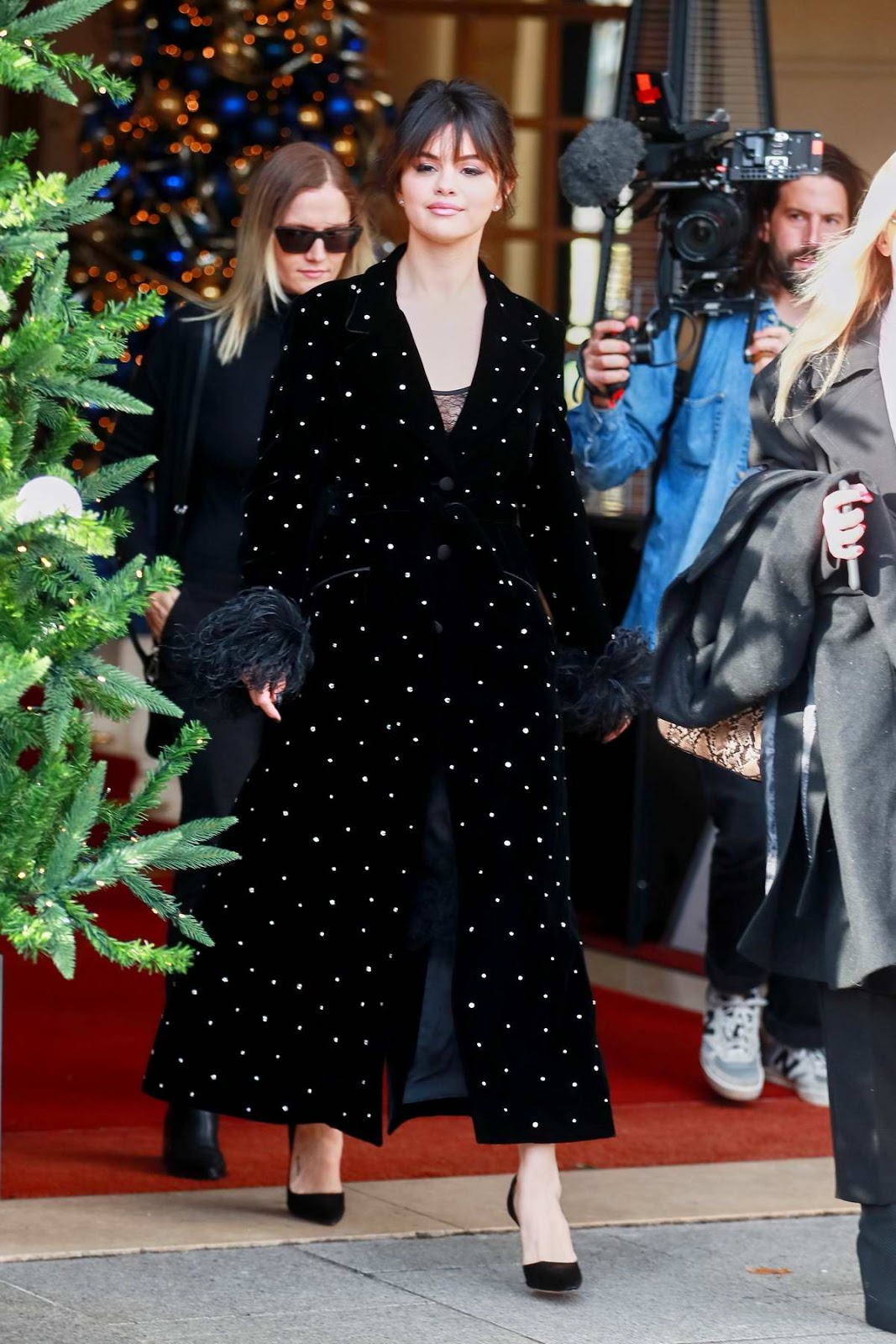 Selena Gomez looks stunning in black ensemble at the Ritz hotel in Paris, France