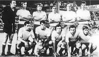 U. D. LAS PALMAS - Las Palmas de Gran Canaria, España - Temporada 1972-73 - Betancort, Estévez, Tonono, Hernández, Castellano y Trona; Fernández, Justo Gilberto, Soto, Germán y Miguel Ángel Santana - LAS PALMAS 1 (Germán) REAL MADRID 1 (Velázquez) - 17/09/1972 - Liga de 1ª División, jornada 3 - Las Palmas de Gran Canaria, estadio Insular - Las Palmás se clasificó 11º en la Liga, con Pierre Sinibaldi de entrenador