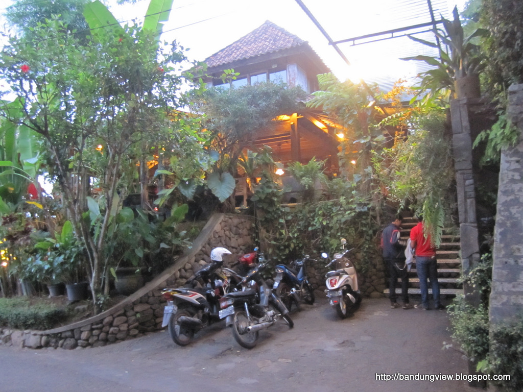 Warung Lela, makan baso di dataran tinggi yang sejuk dan 