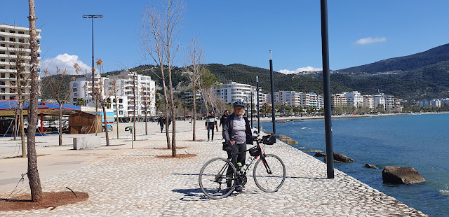 Photo 21/43 - Aujourd'hui Vlora est une symp...