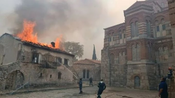  Στις φλόγες το  ιστορικό μοναστήρι του Οσίου Λουκά 