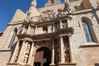 Interesante fachada de la Catedral de Montblanc  medieval en Tarragona