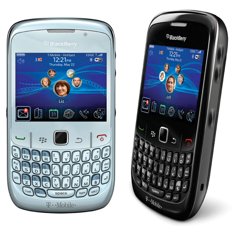 Blackberry 8520 Curve Comes in Two Angelic Shades White and Violet