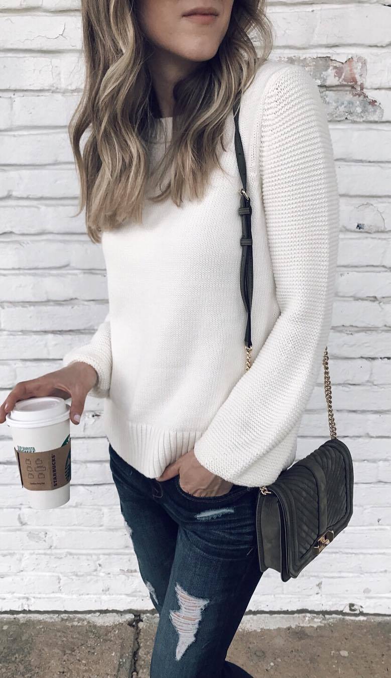 fall fashion inspiration / white sweater + bag + rips