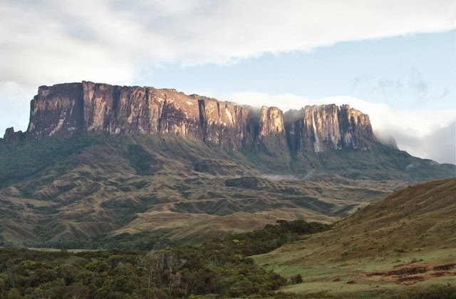 Mountains table or Altiboy "Tepui" in Venezuela Pictures