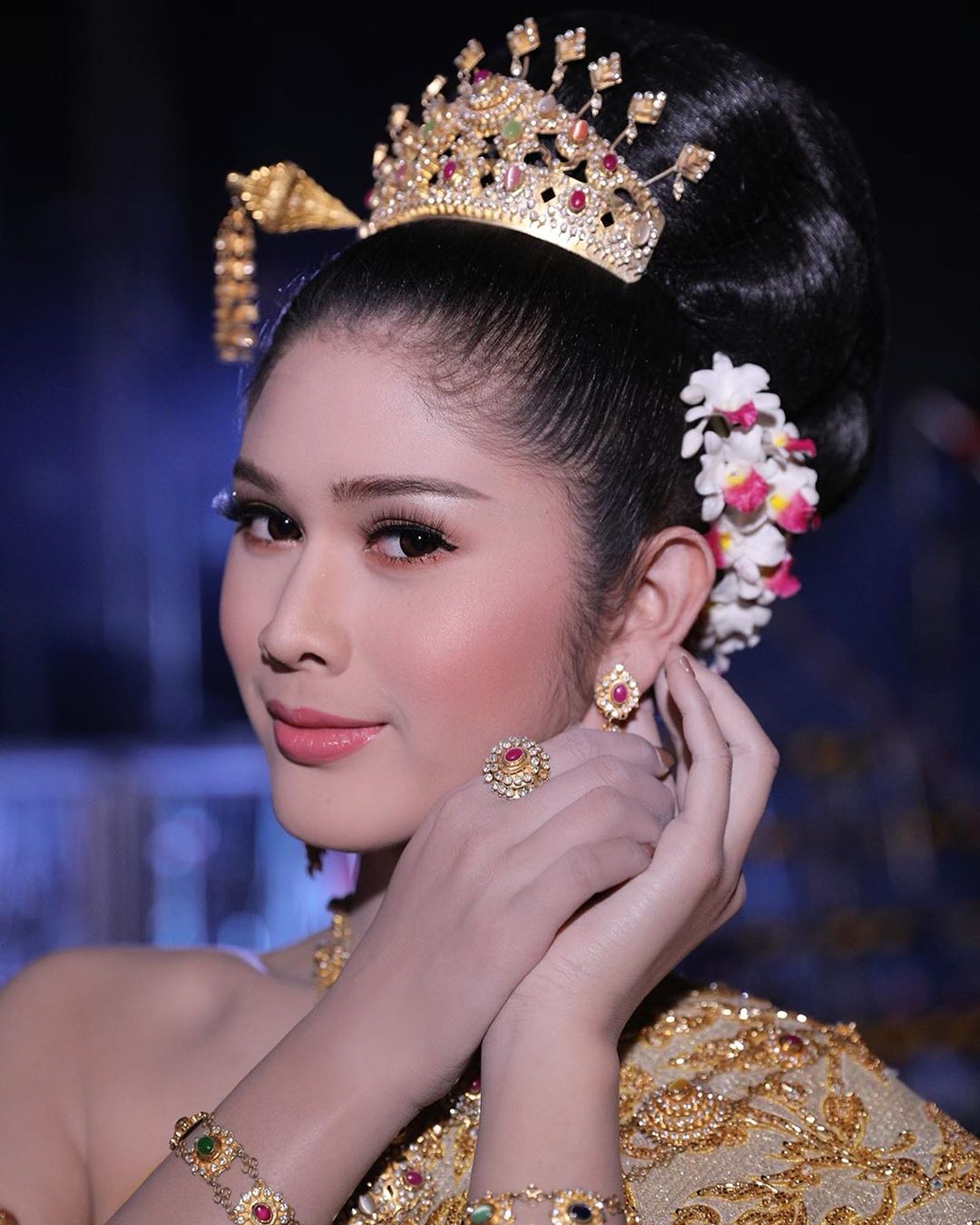 Tew Maylada – Most Beautiful Ladyboy in Traditional Thai Dress Instagram