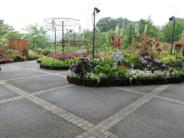 鳥取県西伯郡南部町鶴田　とっとり花回廊　エントランス展示