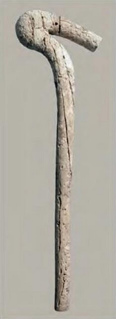 Скипетр из слоновой кости из абидосской гробницы Скорпиона I («Удж»), правителя Верхнего Египта