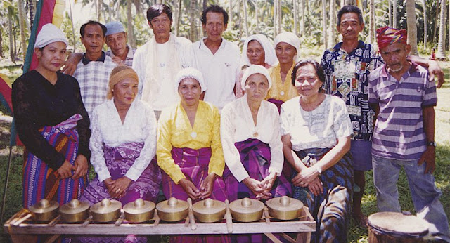 Maguindanaon men and women with kulintang ensemble and drum, Simuay, Sultan Kudarat