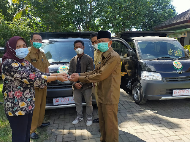 Dukung Program Ijo Nol Dedoro,Ketua DPRD Lobar Bantu Armada Sampah Untuk Desa Kuripan dan Senteluk