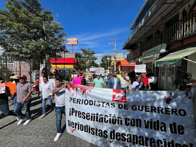 Marchan periodistas para exigir libertad de expresión