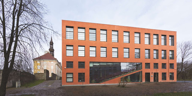 04-Universidad-De-Tartu-Narva-College por kavakava-Architects