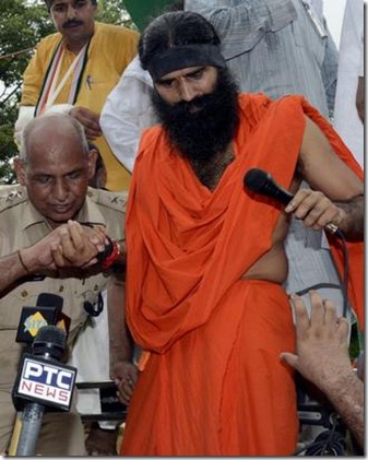 Baba Ramdev arrested under act 144 : Baba Ramdev arrested Online Video 2012