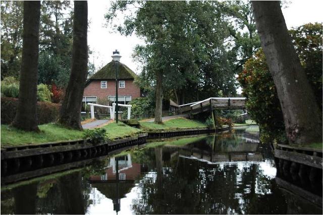 A Village in Holland with no roads