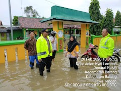Kapolsek Menekankan Bhabinkamtibmas Untuk Selalu Pantau Banjir Daerah Binaan 