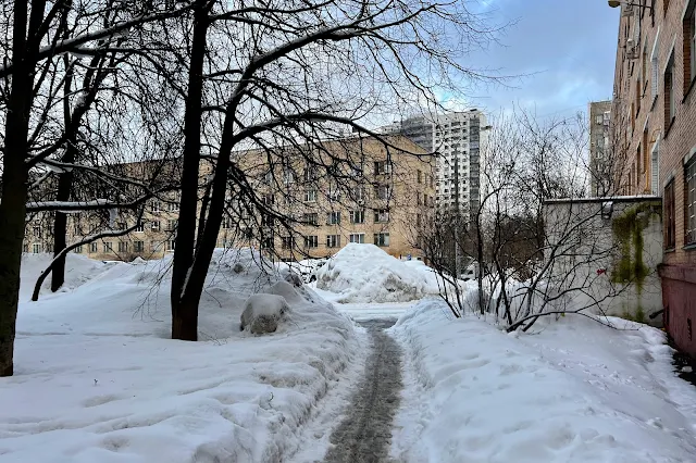 улица Введенского, дворы, общежития 1969-1970 годов постройки