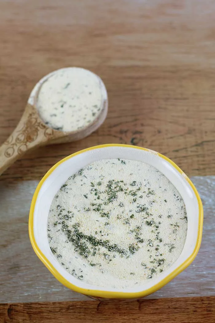 How to make ranch dressing mix.  This Hidden Valley copycat recipe dry has many uses.  Use for chicken or pork chop dinners or make ranch dressing or a dip. Uses buttermilk and dried spcies for an easy DIY recipe.  Making homemade mixes saves money, tastes better, and don't have preservatives because it has natural ingredients.  #ranch #ranchmix #recipe