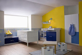 dormitorio en azul y amarillo