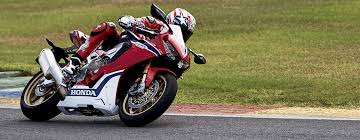 2017 Honda CBR1000RR Fireblade SP in reacing track