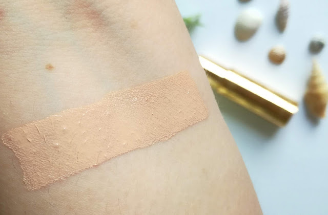 Ultra liquid foundation swatch