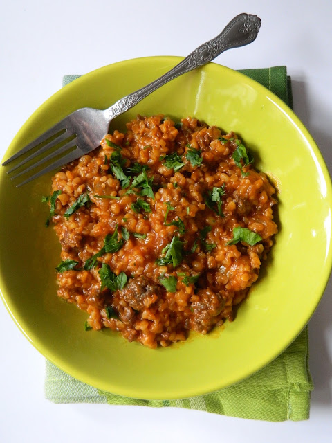 Bulgur cu carne tocata de miel si vinete.