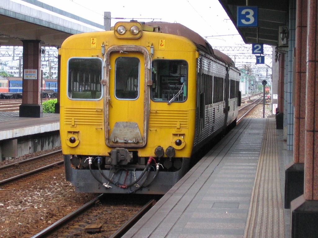 Beau的鐵道網站: 台鐵DR2700形光華號柴聯車