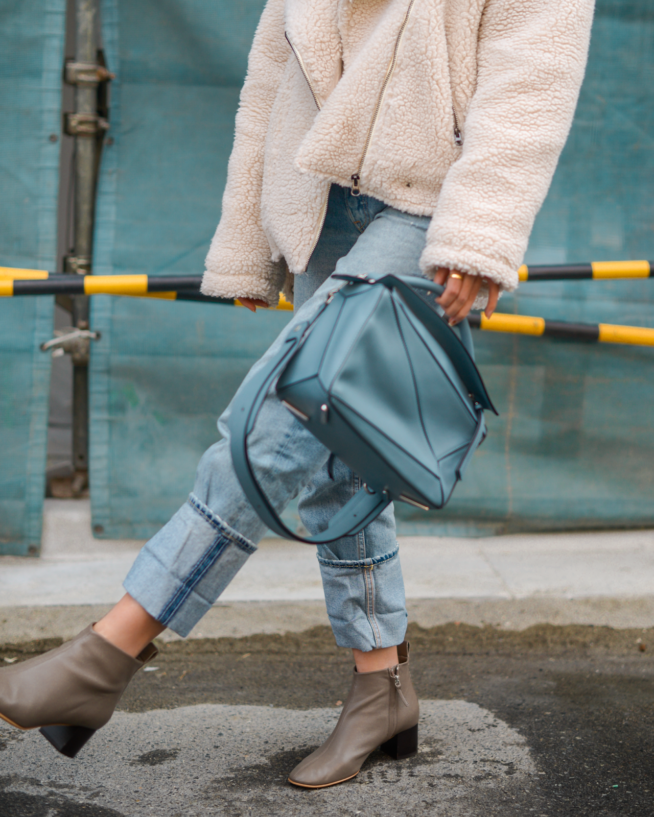 Everlane Day Boots, Tokyo street style, shearling jacket outfits, Loewe puzzle bag in Stone Blue, personal style blogger Van Le / No Grey Days - FOREVERVANNY.com