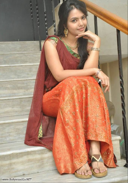 Actress-Mereena-Stills-in-Half-Saree+(12)