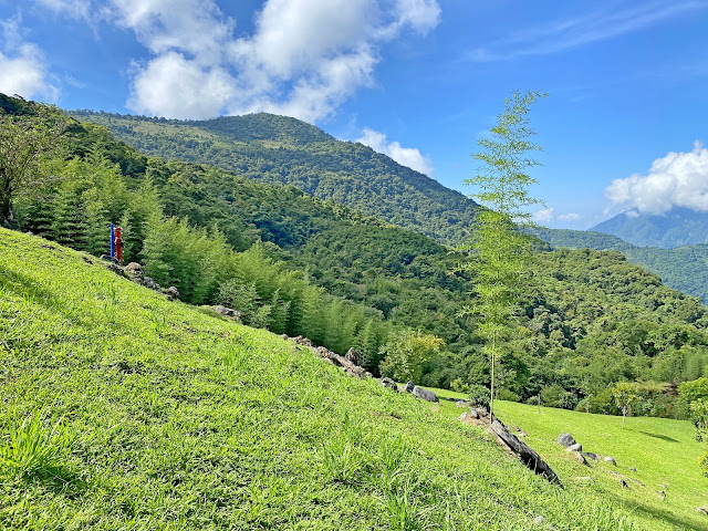 千里眼山下山--回抵禱告區草坪