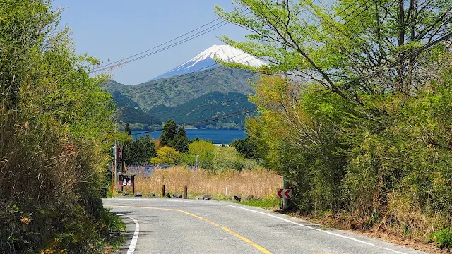 湯河原から椿ラインで大観山に上り芦ノ湖へ。芦ノ湖から仙石原へ抜け長尾峠を越えて御殿場まで走るサイクリングコース