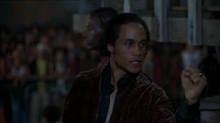 Cyrus arengando en el Bronx - The Warriors