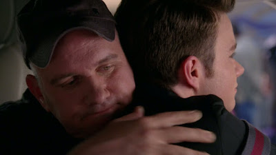 Burt hugging Kurt as they say farewell to each other in their car