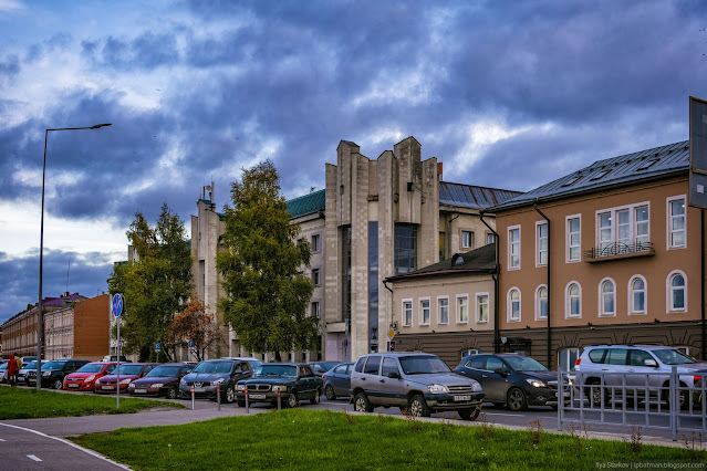 Угол здания в виде короны