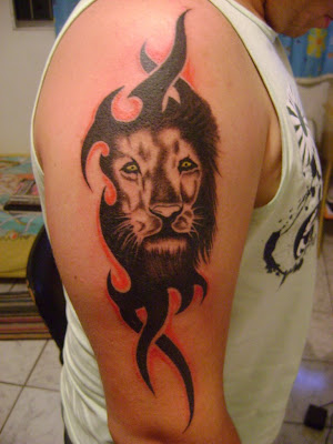 Tribal Lion Tattoo, Shoulder [Image Credit: polones]