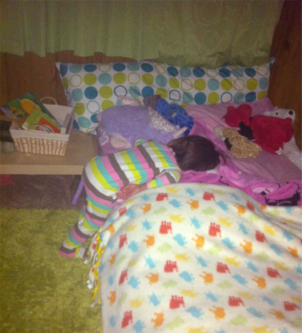 15+ Hilarious Pics That Prove Kids Can Sleep Anywhere - Napping Halfway To Bed