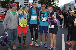 Corredores registram os momentos de confraternização antes da largada