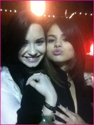 selena gomez and demi lovato 2011 dinner. Selena Gomez amp; Demi Lovato