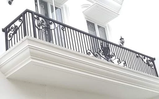 contoh railing balkon rumah