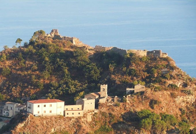 PASQUETTA ALLA SCOPERTA DEL CASTELLO PENTEFUR DI SAVOCA E VISITA GUIDATA AL BORGO