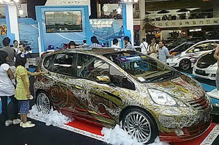 Contoh Modifikasi keren dan extreme Mobil Honda Jazz Tuning Contest Terbaru