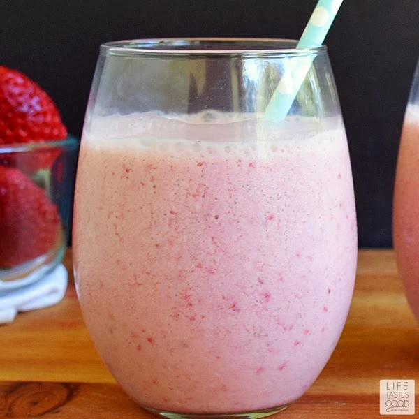 Strawberry Vanilla Smoothie | by Life Tastes Good is a refreshing drink that gets kicked up a notch with the addition of Pure Tahitian Vanilla. The vanilla adds just the right touch and compliments the strawberries perfectly! #VanillaWeek