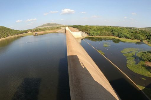 Segundo Rui, além dos R$ 7,5 milhões na barragem, serão investidos outros R$ 6,5 milhões, também autorizados por ele neste sábado, para aumentar a produção com criação de peixes e para os agricultores.