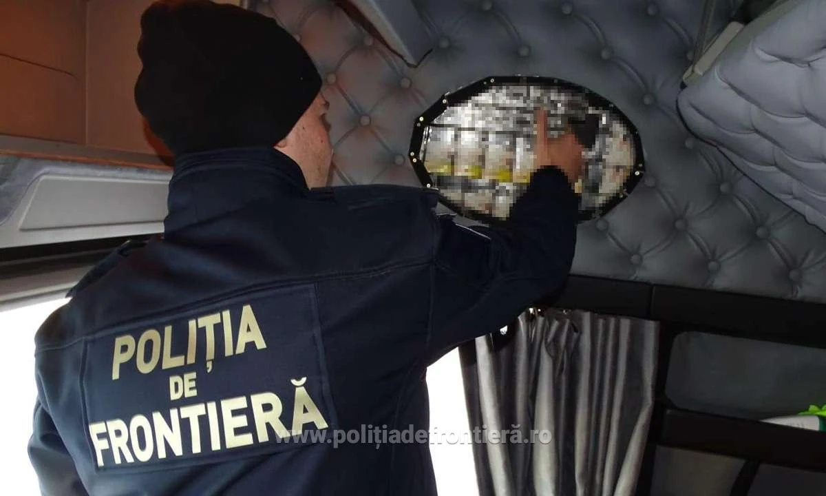 Aproximativ 16.000 țigarete descoperite ascunse în pereții laterali ai unui autocamion pentru transport animale, în PTF Calafat