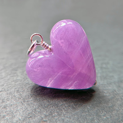 Handmade lampwork glass heart bead by Laura Sparling made with CiM Luzern