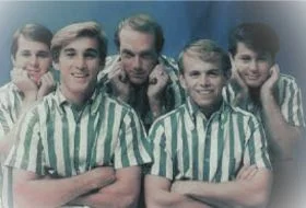 The Beach Boys é uma das bandas mais icônicas da história do Rock’n’Roll, eles influenciaram grupos como The Beatles e The Bee Gees.