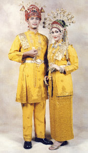 Inspirasi modis pembahasan pakaian adat tentang  52+ Pakaian Adat Sumatera Riau, Yang Terbaru!